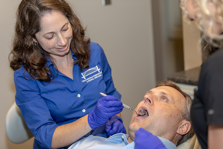 Dr felts treating a patient dr felts chattanooga tn chattanooga periodontics dental implants